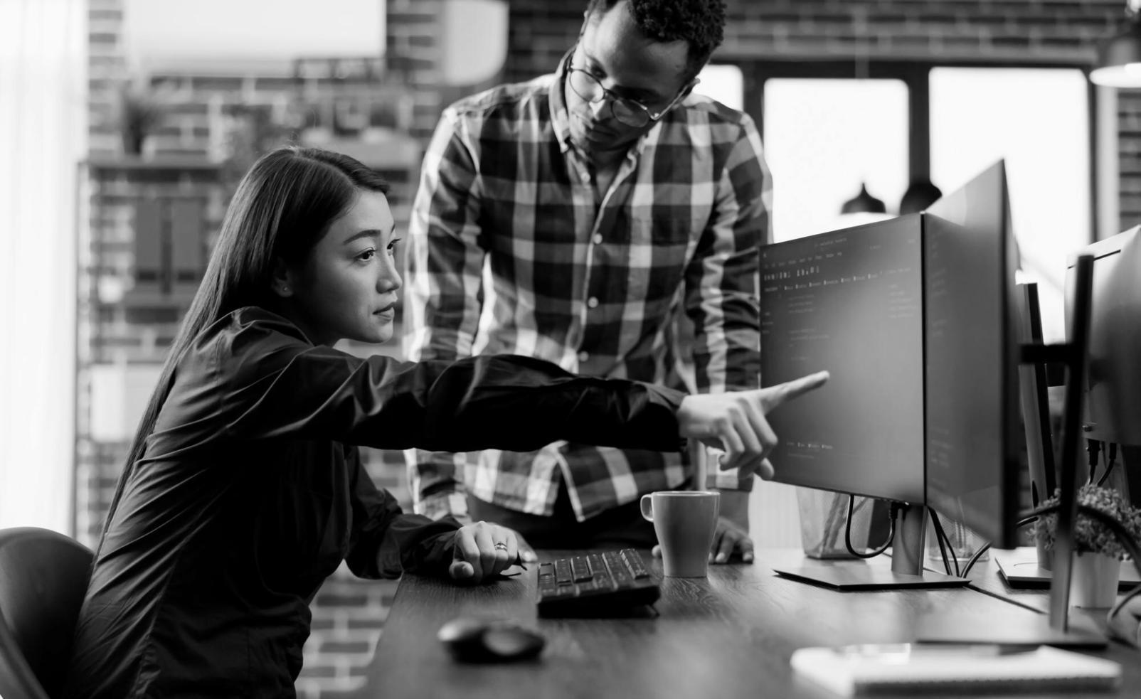 Ambiente di studio con postazioni per lighting design e texture mapping